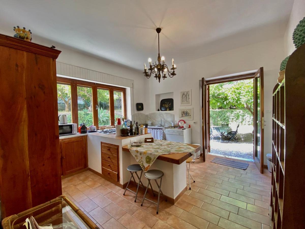Villa Tana Pacenzia تْشيفالو المظهر الخارجي الصورة